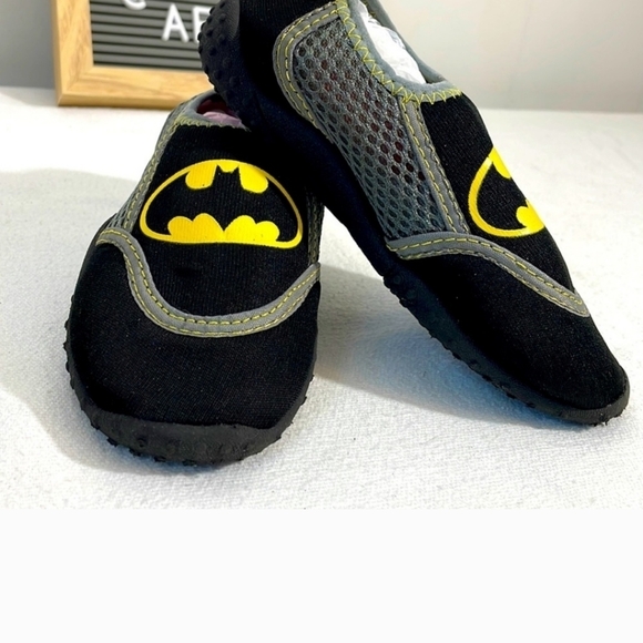 BATMAN UNISEX WATER SWIM SHOES TODDLER BOYS SIZE LARGE (9-10) - Picture 1 of 12